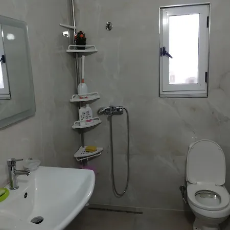 Petrit Apartment Qeparo