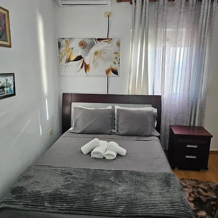 Petrit Apartmán Qëparo