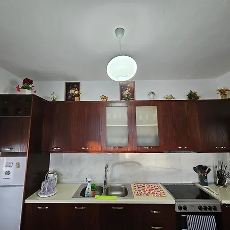 Petrit Appartement Qeparo