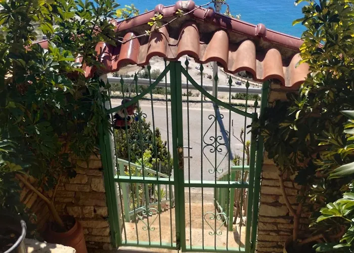 Petrit Appartamento Qeparo