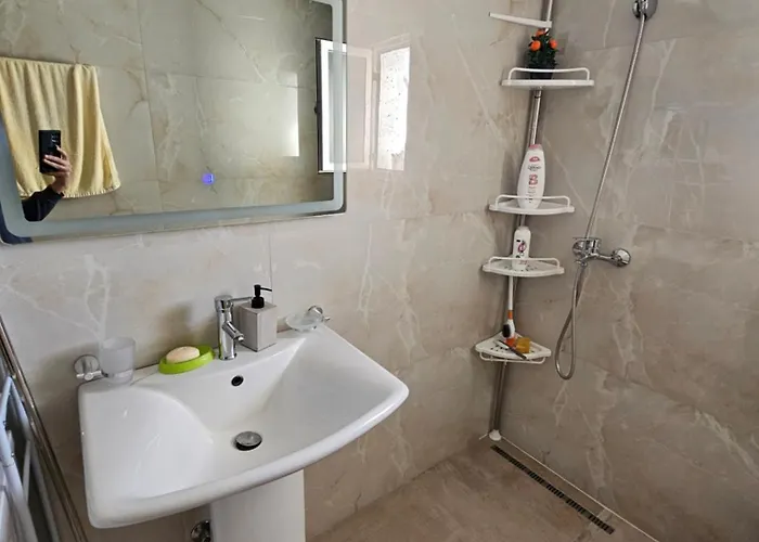 Petrit Appartamento Qeparo